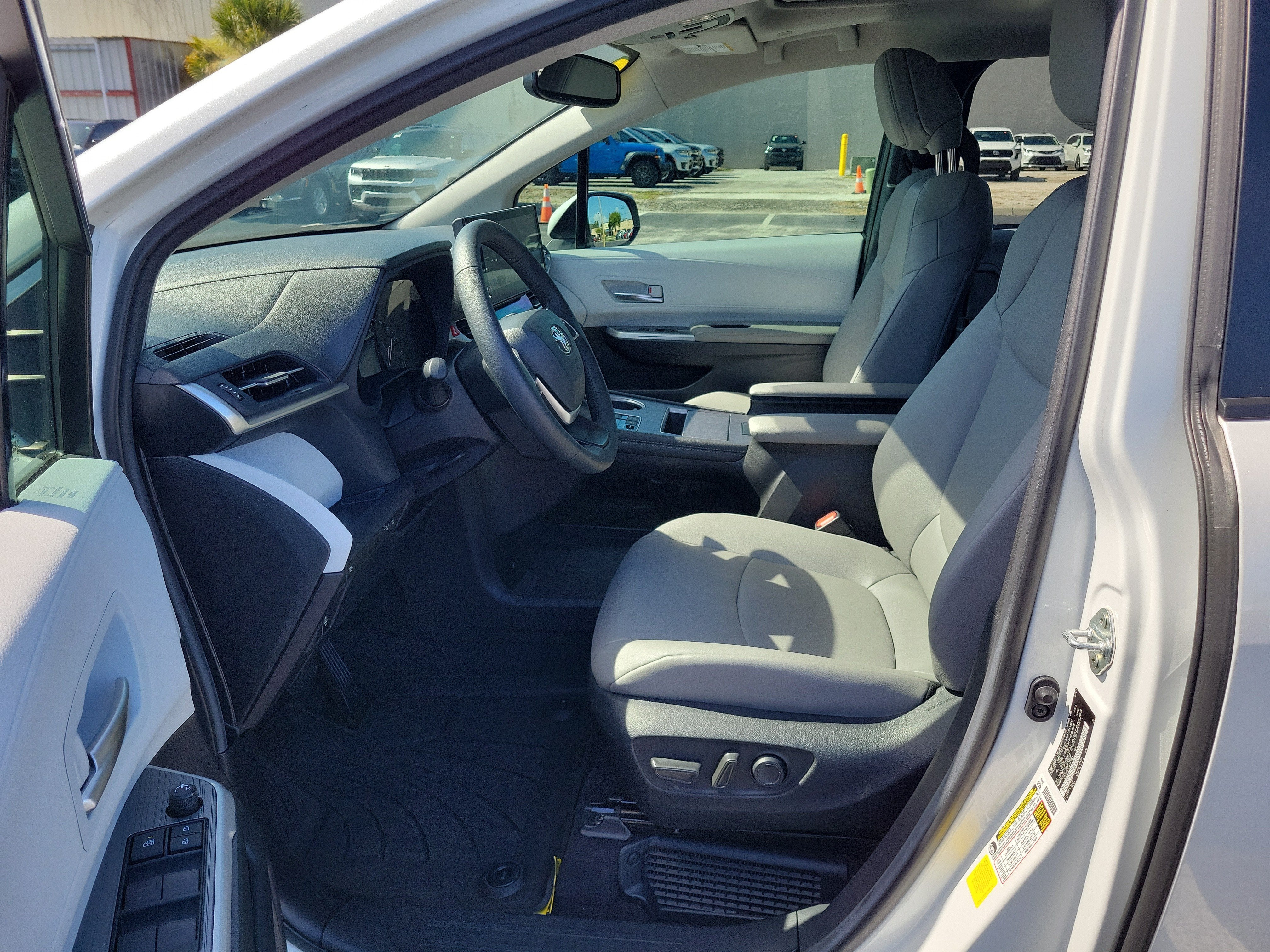 2025 Toyota Sienna XLE