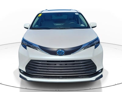 2025 Toyota Sienna XLE