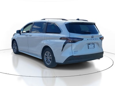 2025 Toyota Sienna XLE