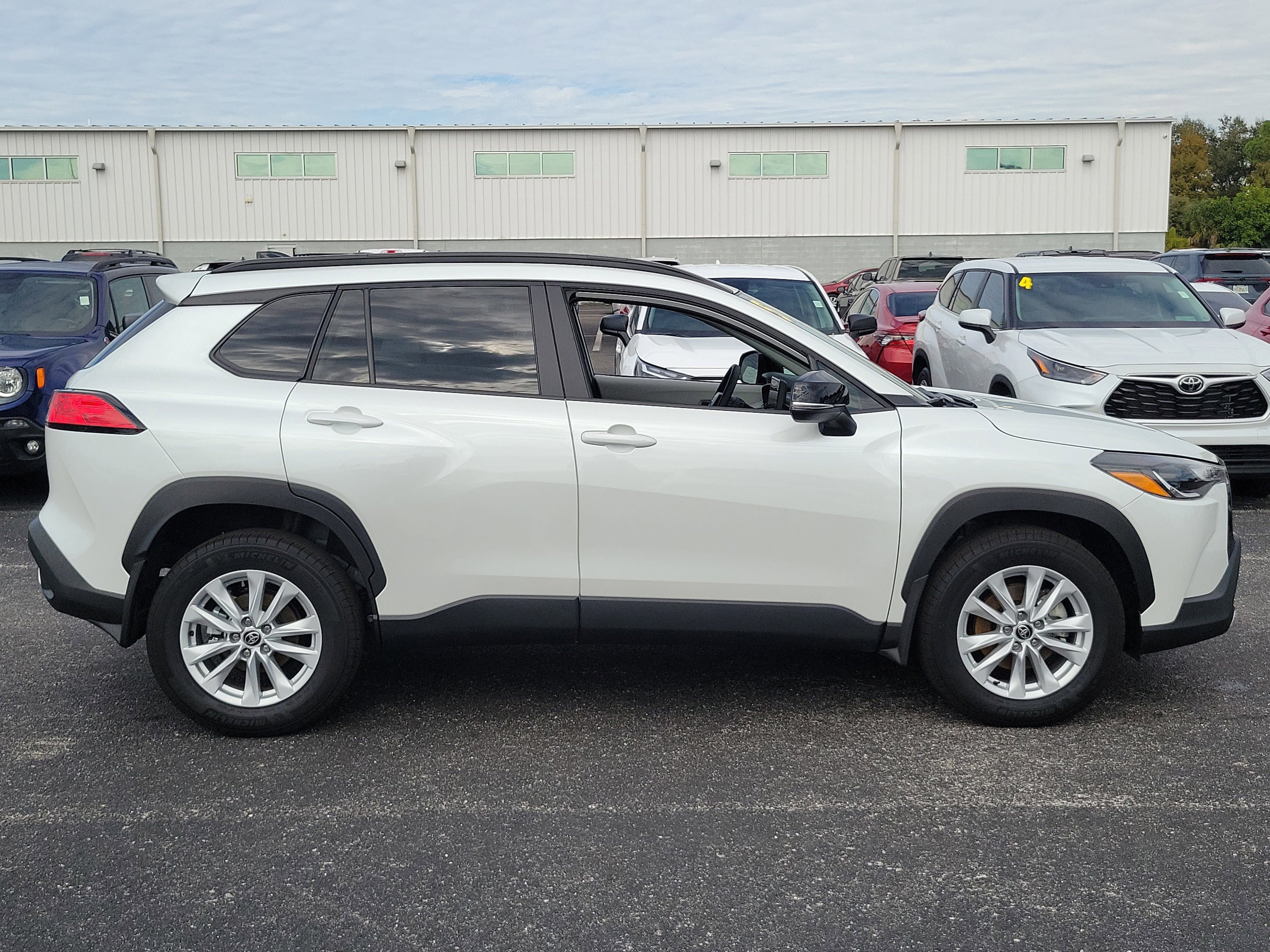 2025 Toyota Corolla Cross LE