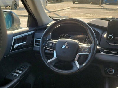 2023 Mitsubishi Outlander SE