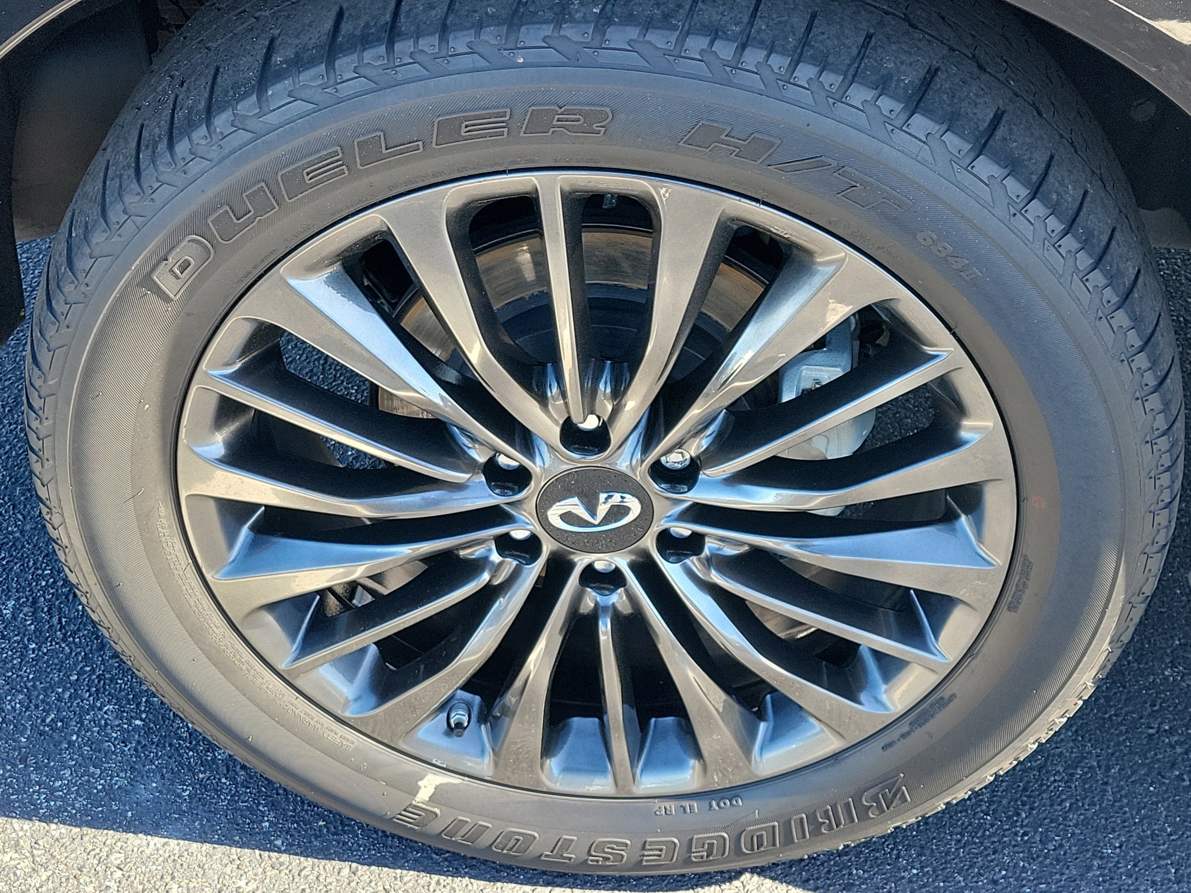 2023 INFINITI QX80 LUXE