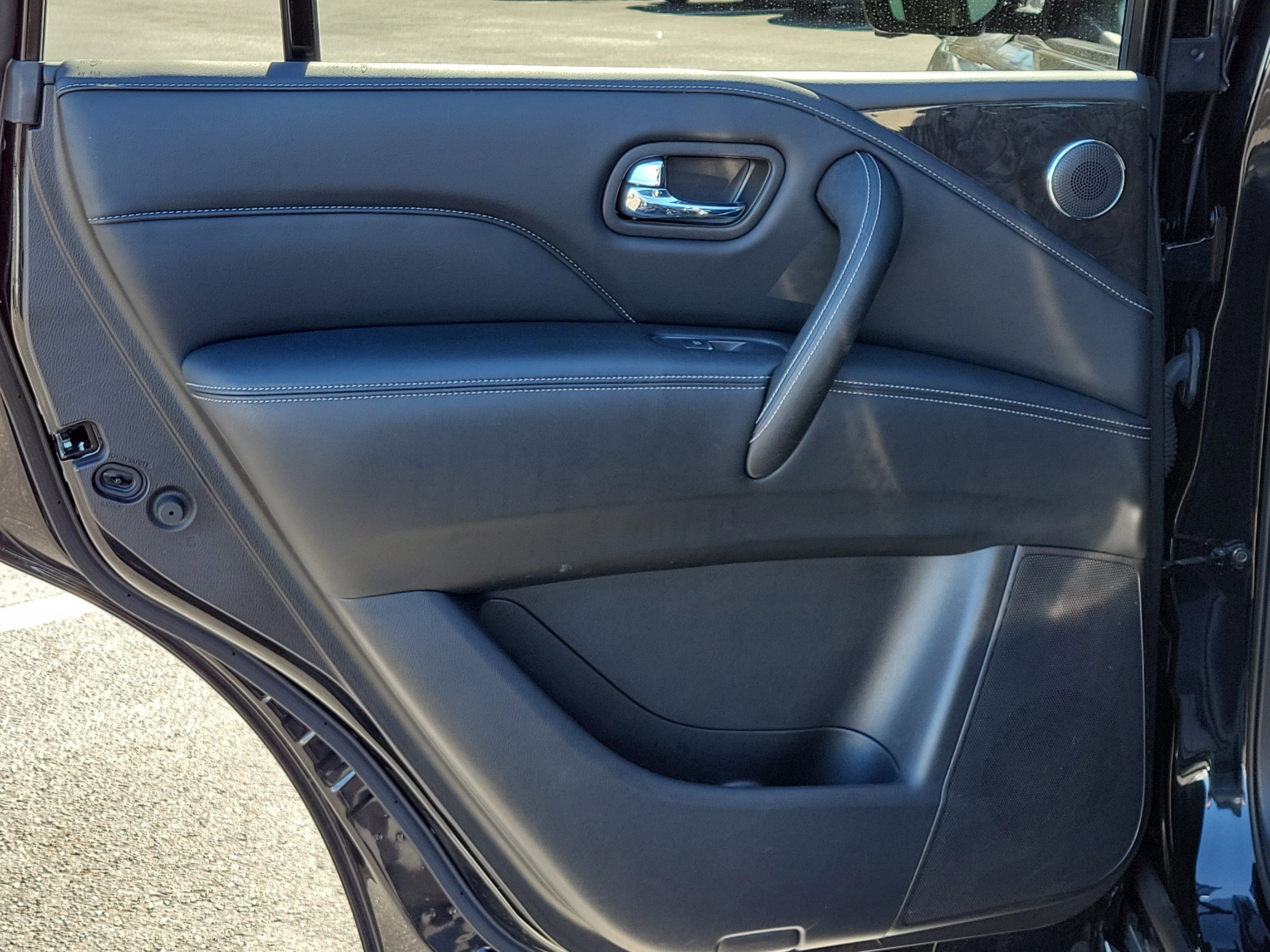 2023 INFINITI QX80 LUXE