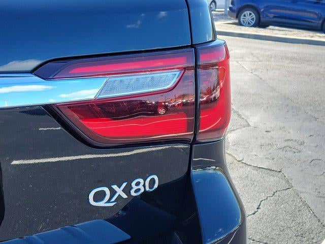2023 INFINITI QX80 LUXE