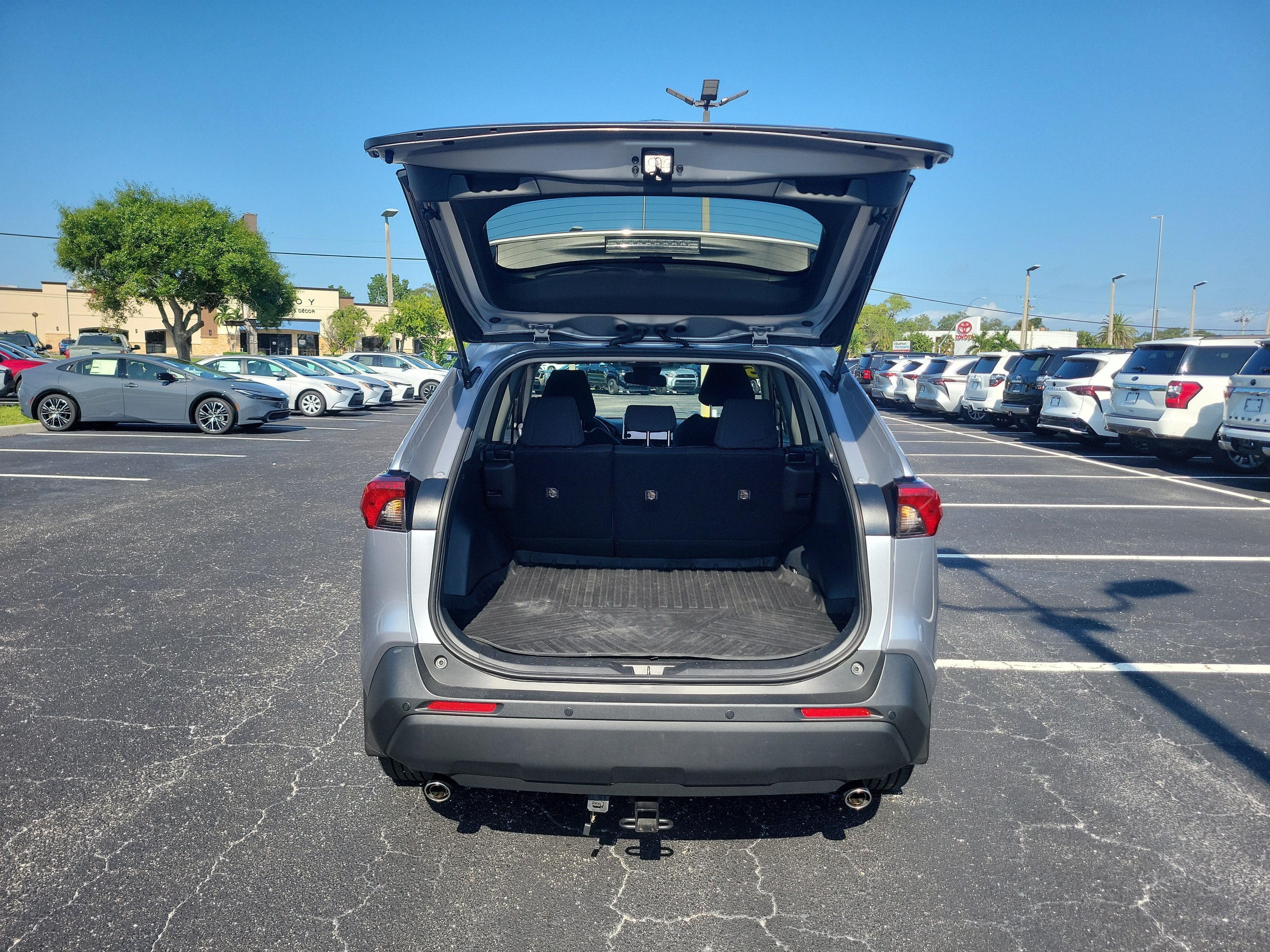 2025 Toyota RAV4 Hybrid LE
