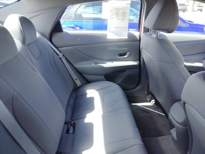 2025 Hyundai Elantra SE