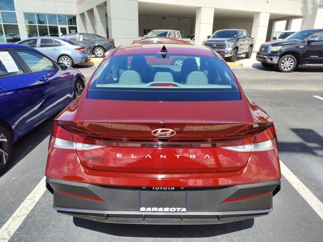 2025 Hyundai Elantra SE