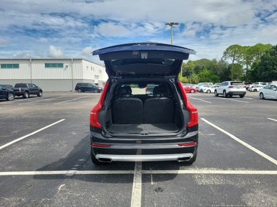2020 Volvo XC90 T6 Momentum