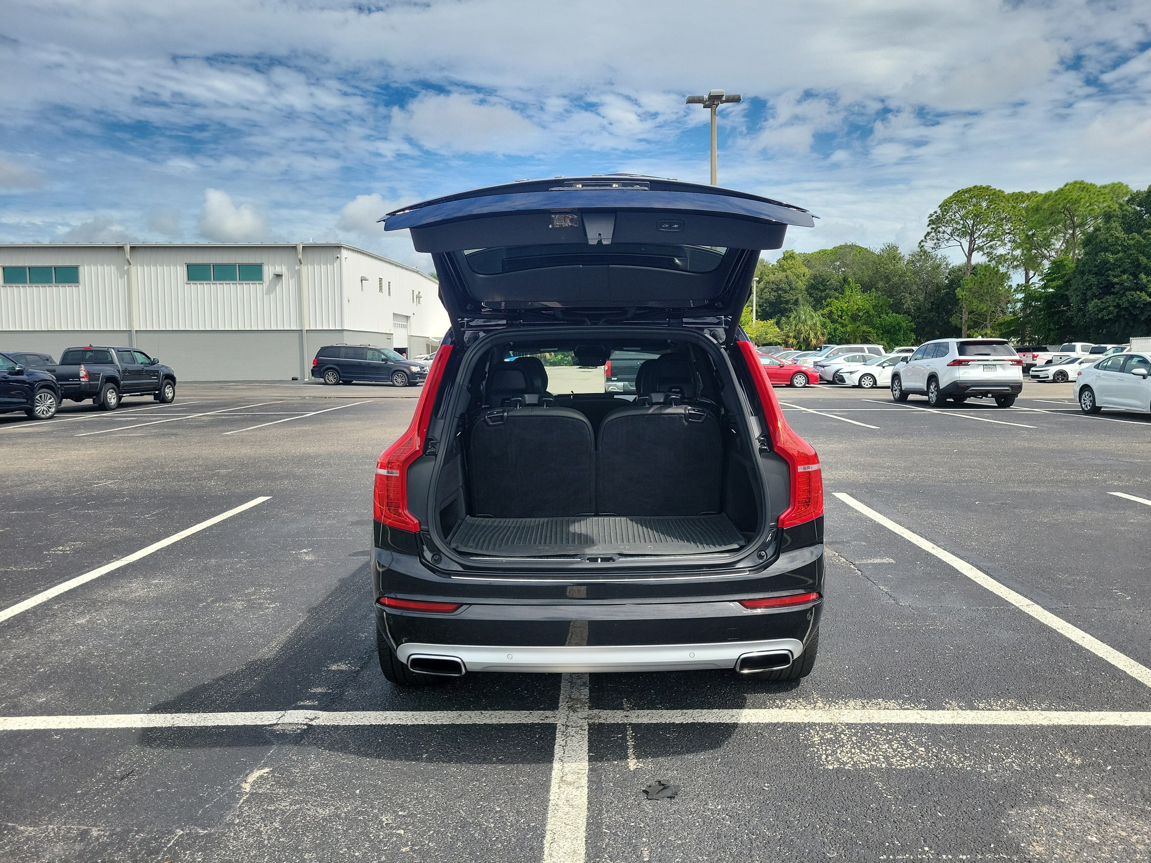 2020 Volvo XC90 T6 Momentum