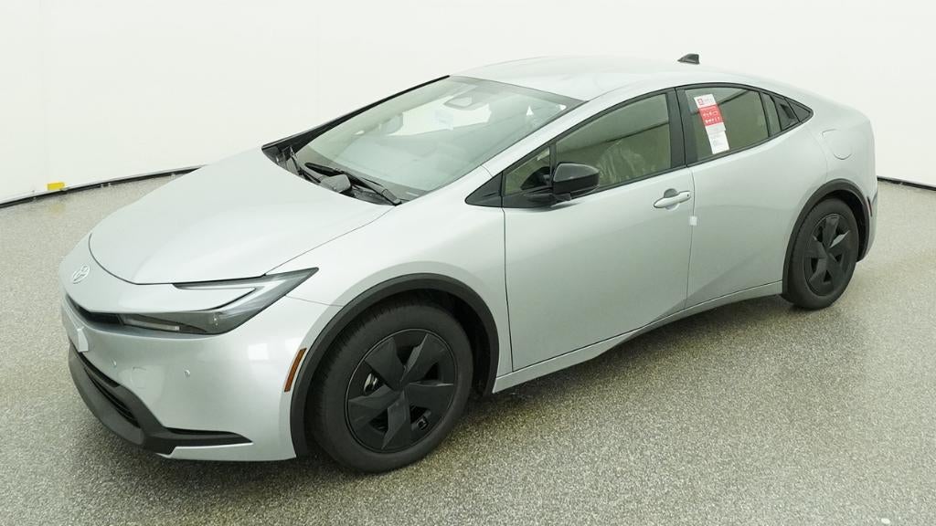 2026 Toyota Prius LE FWD's photo