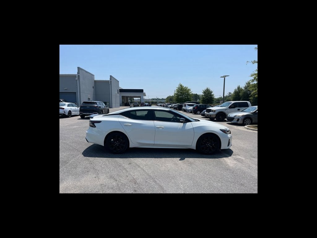 2023 Nissan Maxima SR