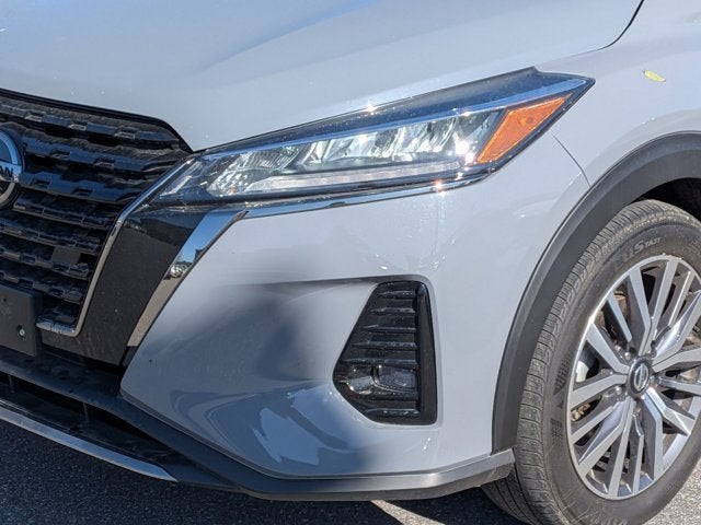 2021 Nissan Kicks SR