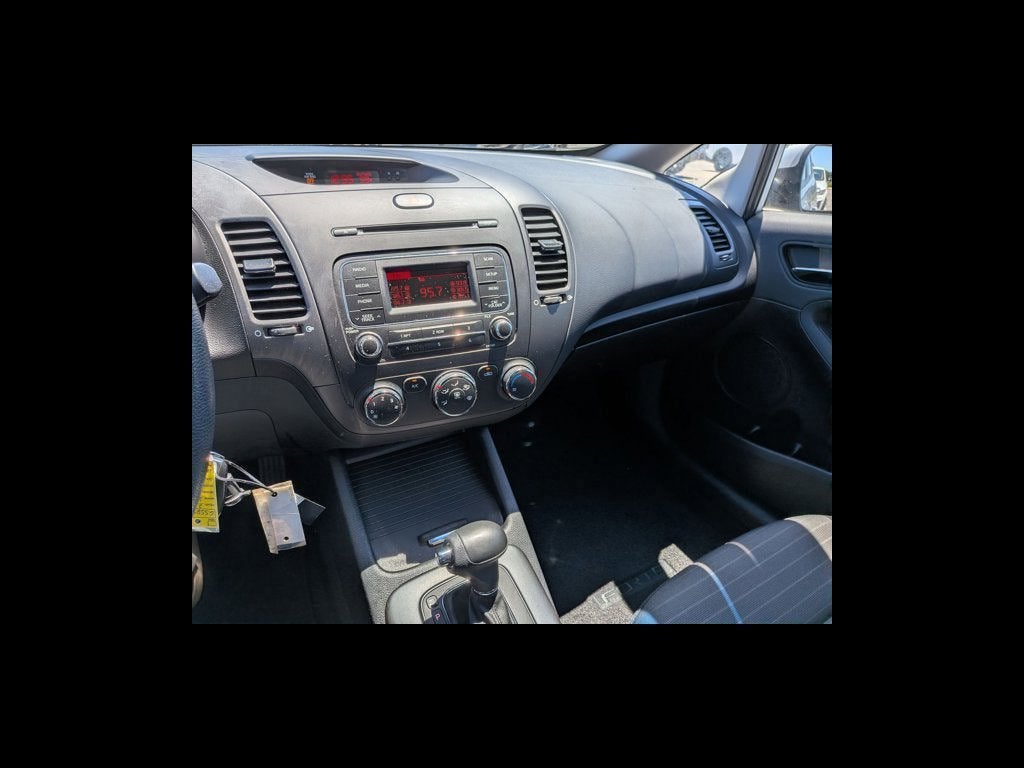 2016 Kia Forte 5-Door LX