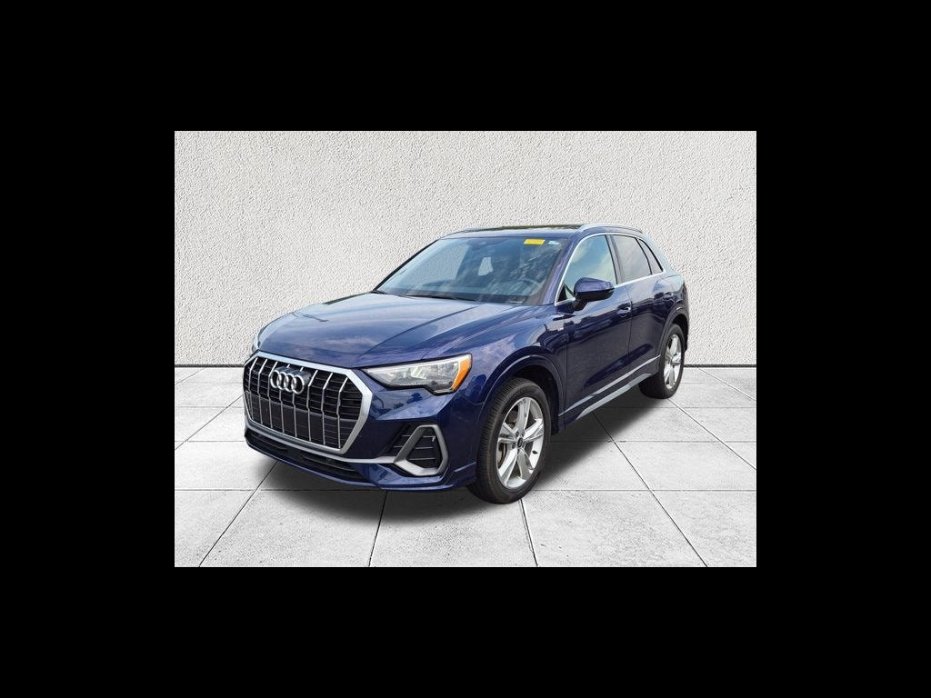 2022 Audi Q3 S line Premium