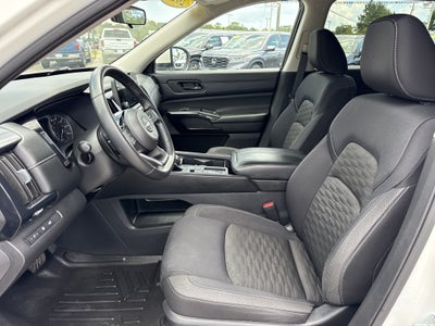 2023 Nissan Pathfinder SV