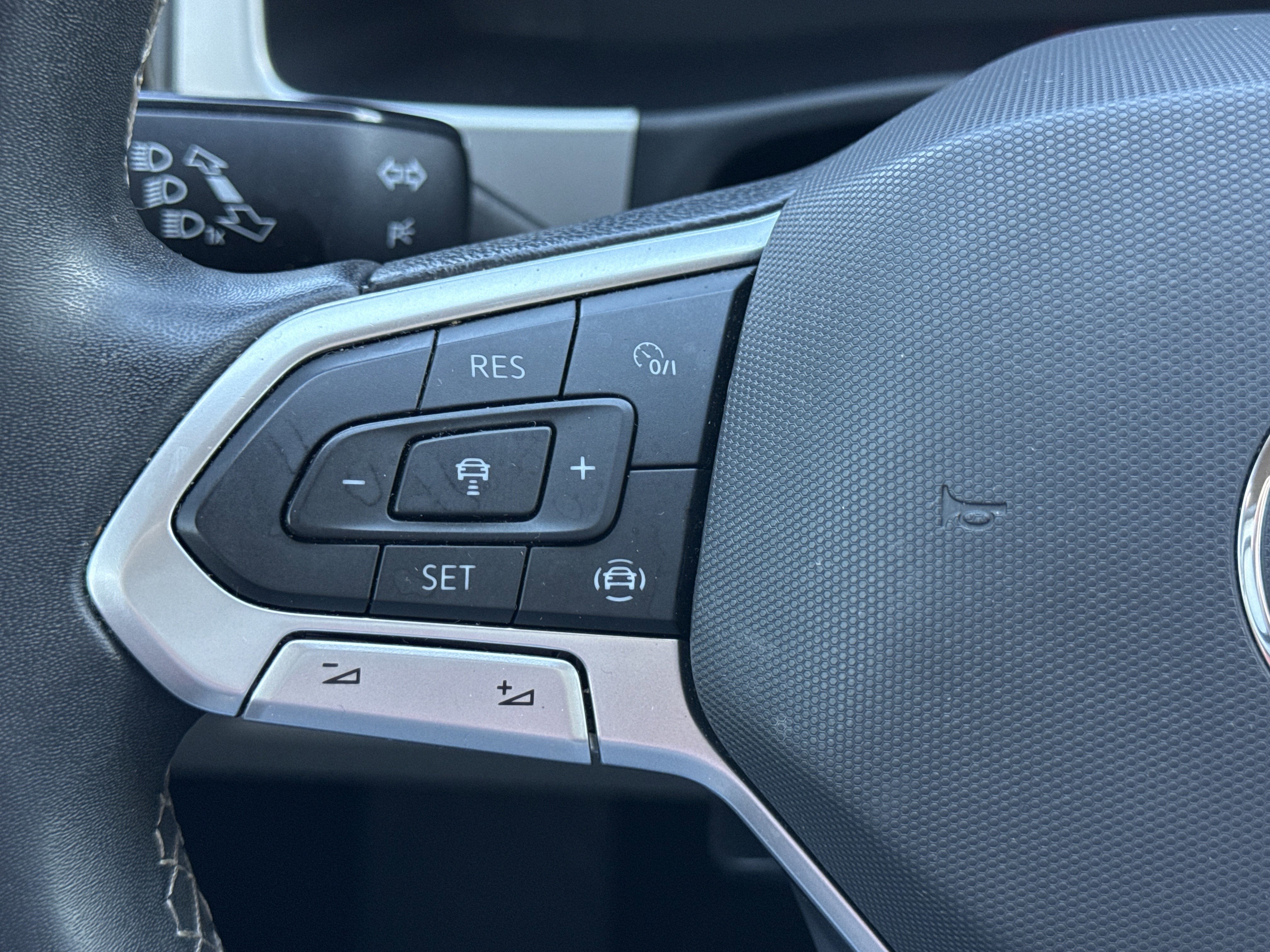 2022 Volkswagen Atlas 2.0T SE w/Technology