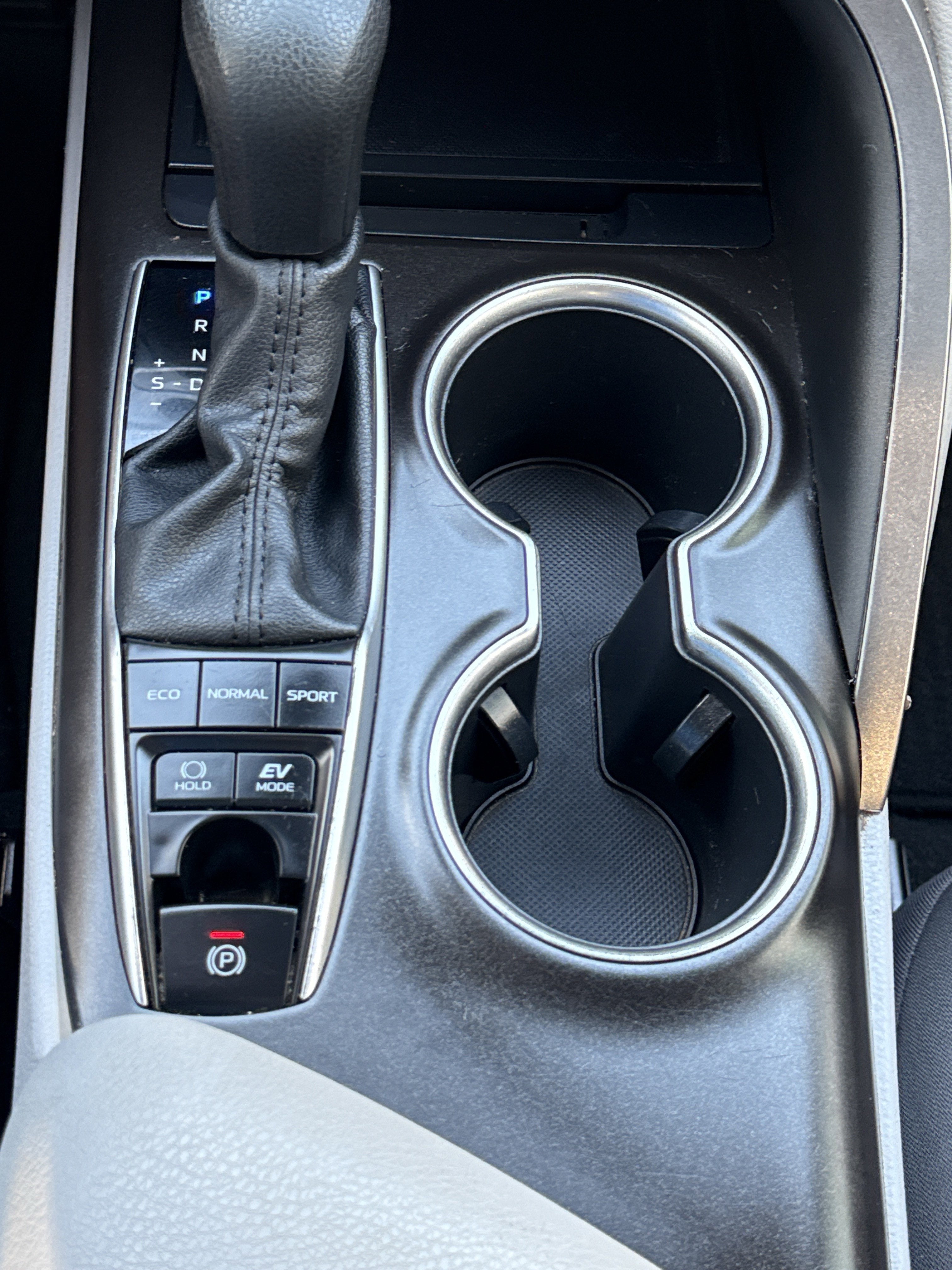 2022 Toyota Camry Hybrid LE