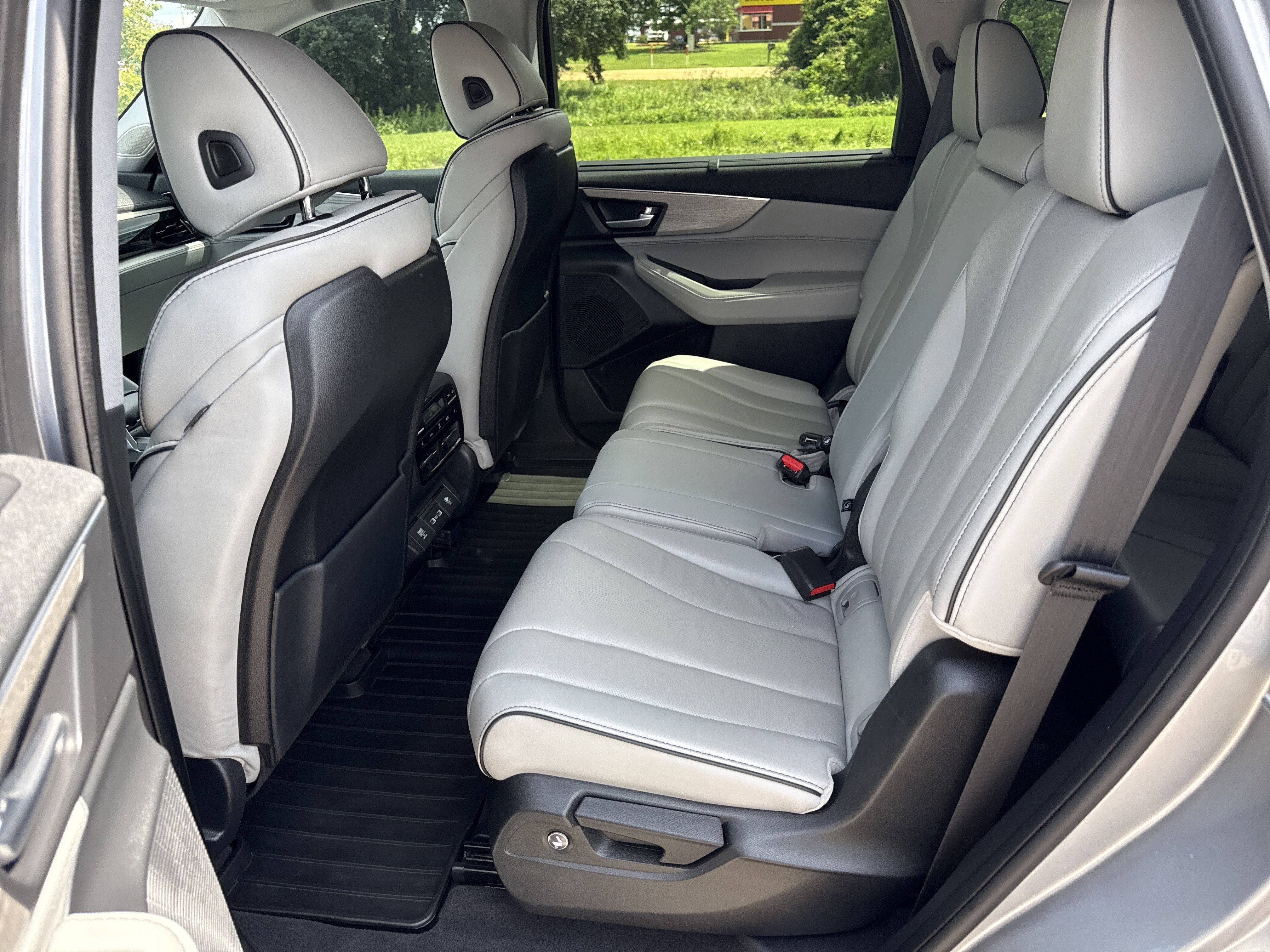 2022 Acura MDX w/Advance Package
