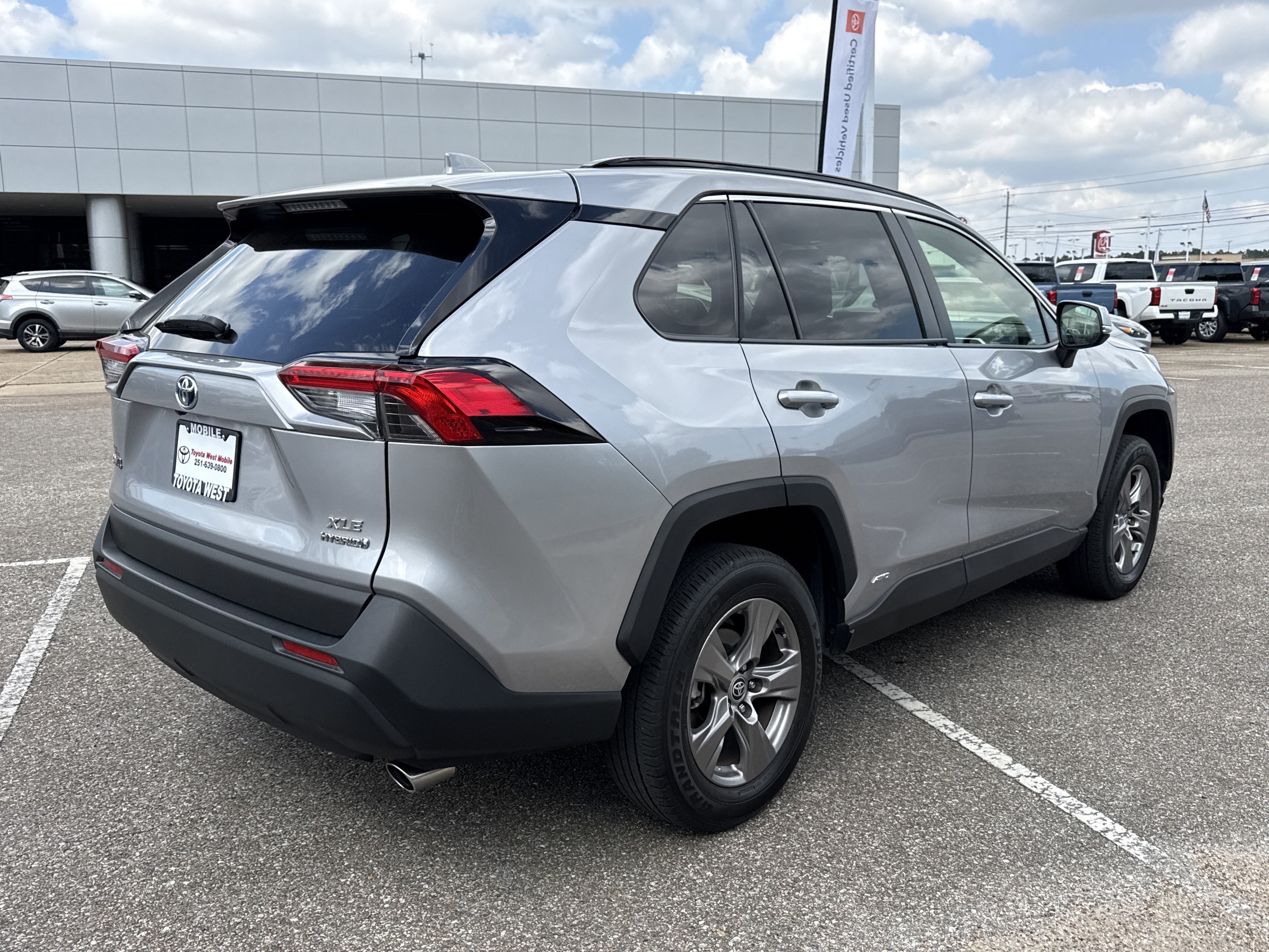 2024 Toyota RAV4 Hybrid XLE
